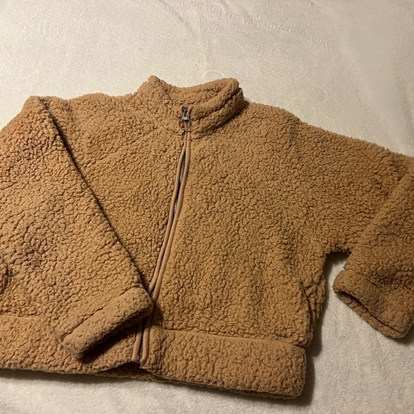 Hollister Women’s Tan Teddy Bear Jacket in a Sherpa fleece Material - Picture 7 of 7
